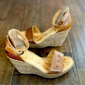 BORN Platform Wedge Summer Lenore Beige Tan Studded Straw Wedges